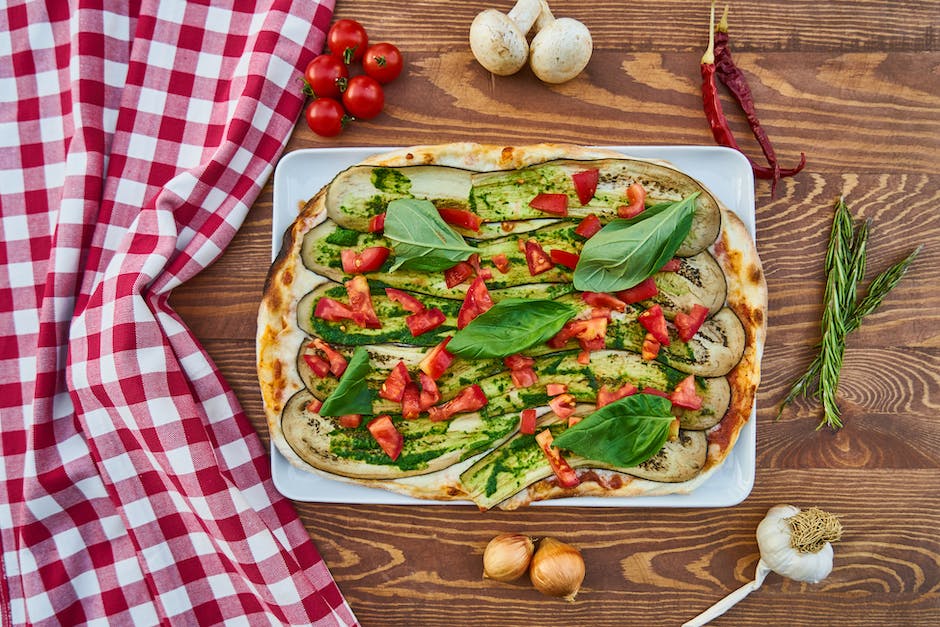 Pizza selbstgemacht im Ofen backen - wie lange dauert es?