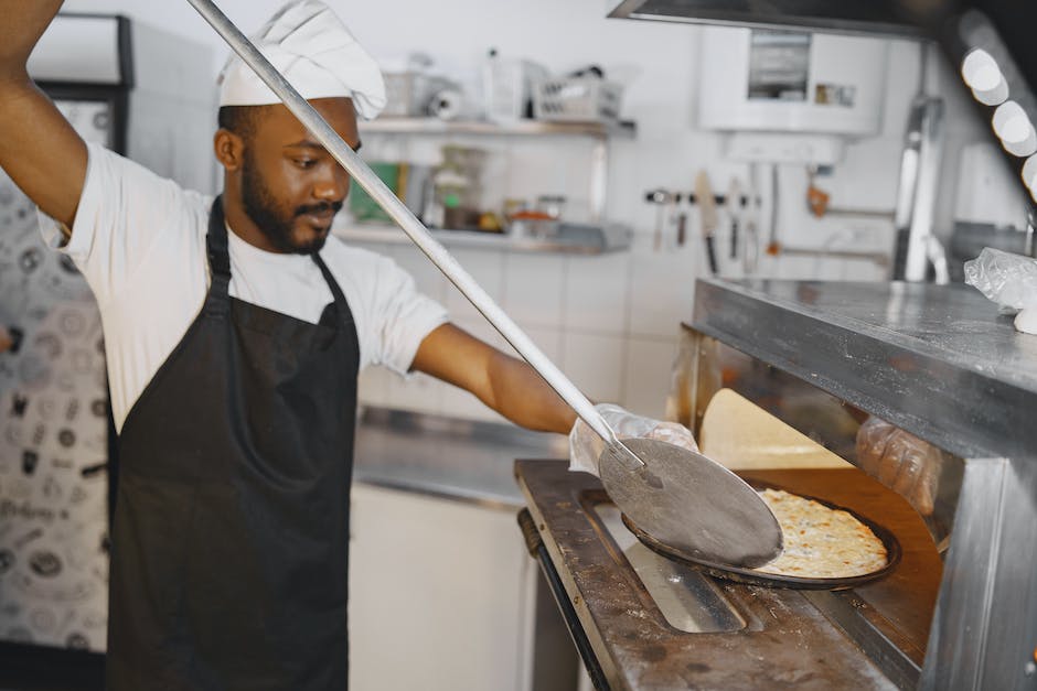 Pizza im Backofen für die richtige Zeit backen