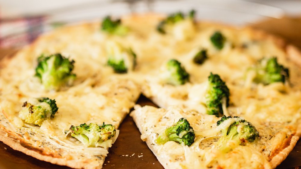 pizza mit brokkoli