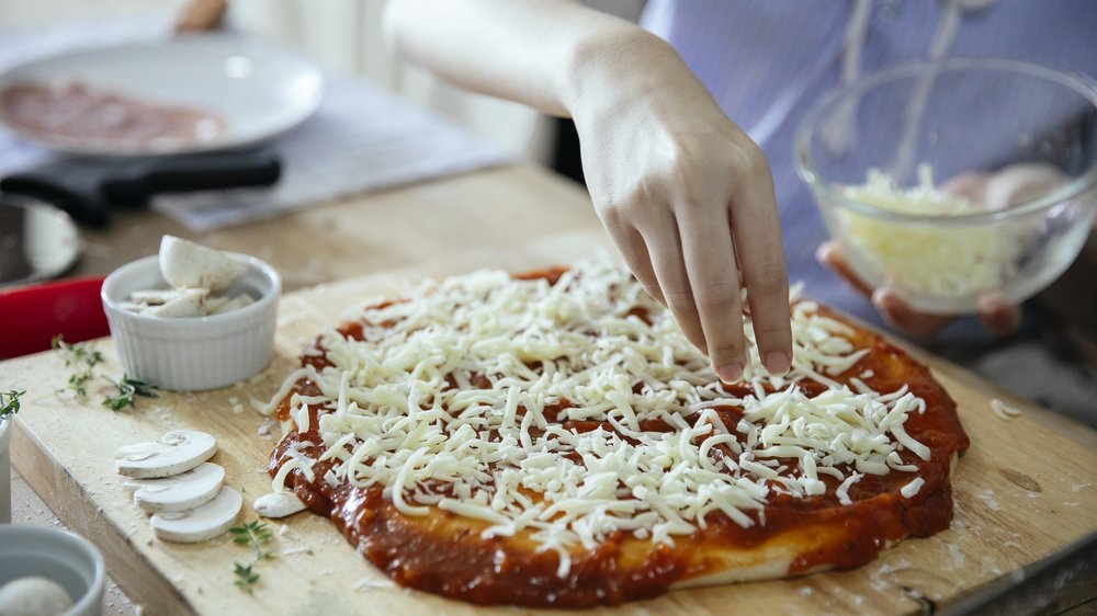 pizza mit sardellen und kapern