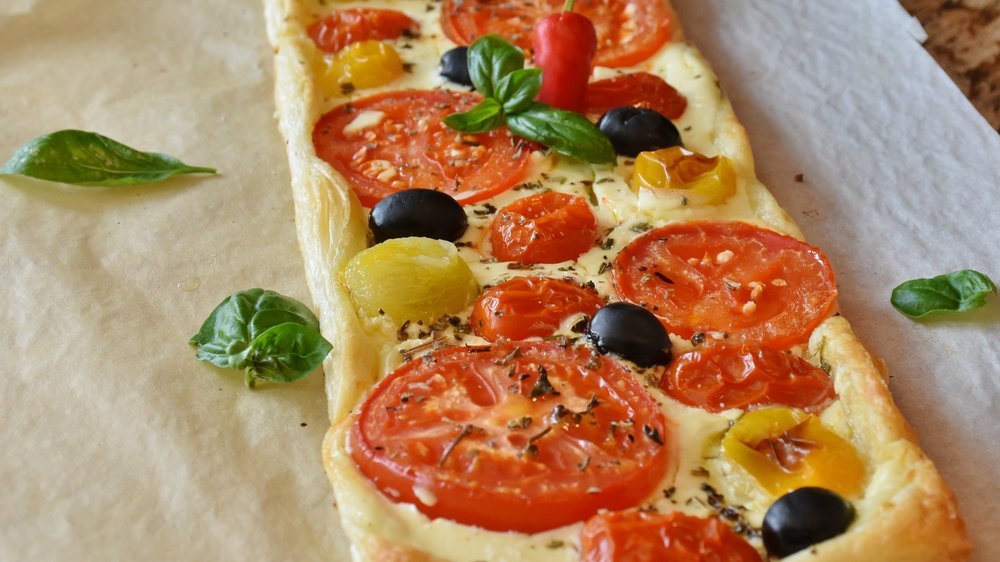 pizza mit tomaten