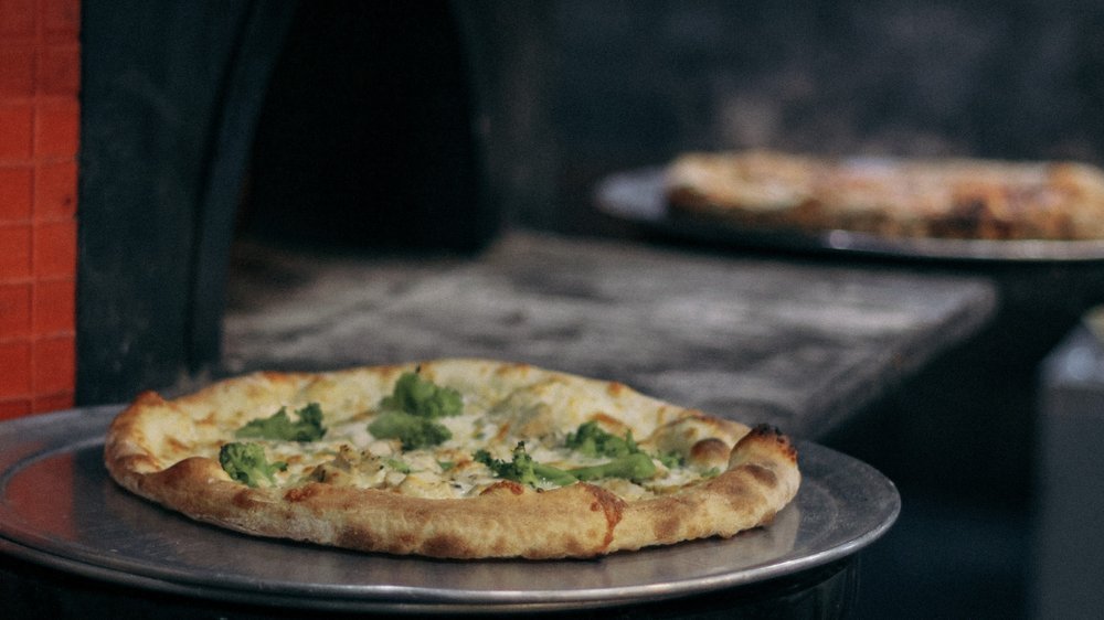 wie lange braucht eine pizza bei 200 grad